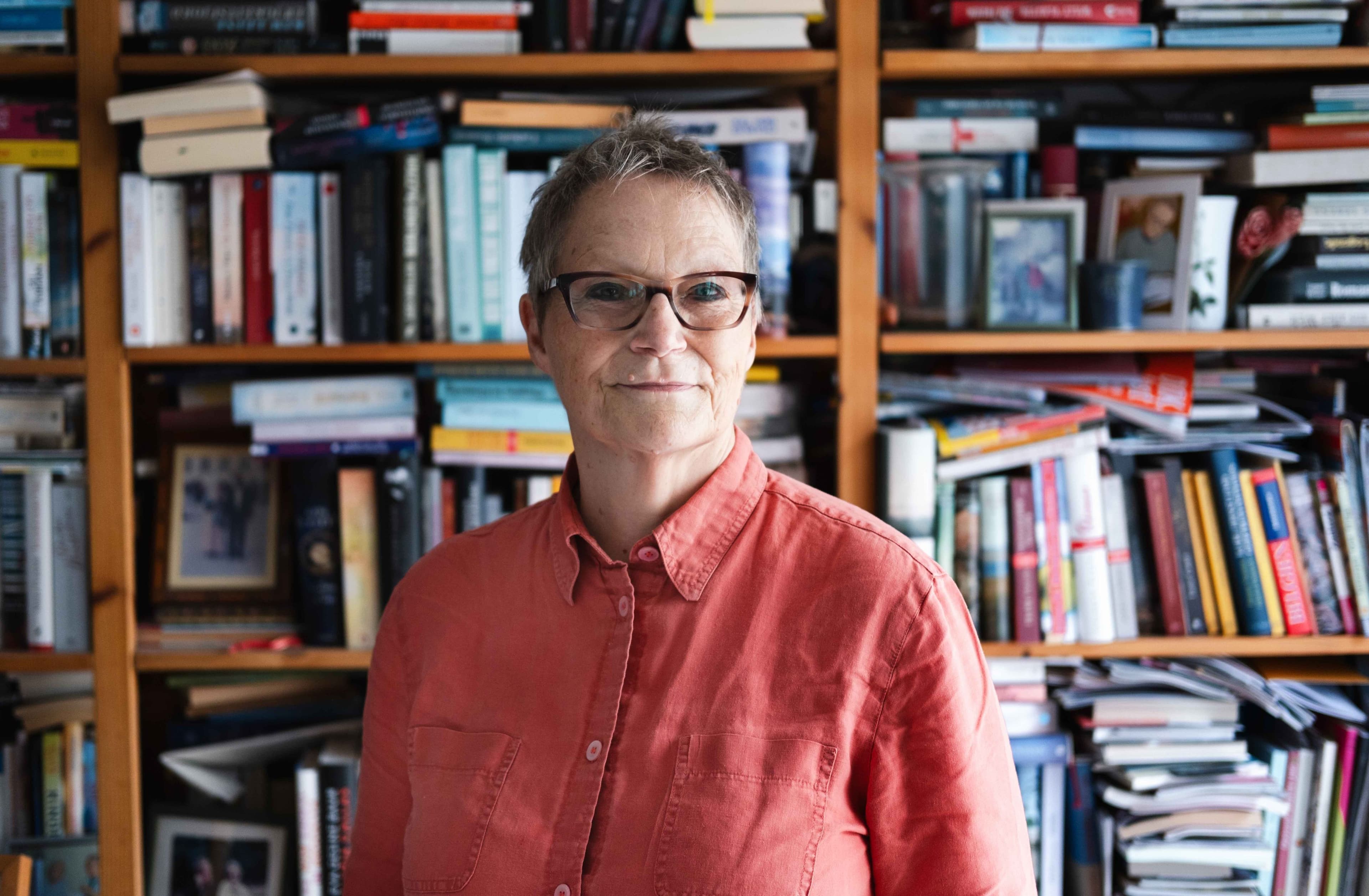 Buchhändlerin und Vorlesepatin Gebine Schad lädt am 19. Februar in das Lesecafé der Stadtbücherei ein. Buchhändlerin und Vorlesepatin Gebine Schad lädt am 19. Februar in das Lesecafé der Stadtbücherei ein.