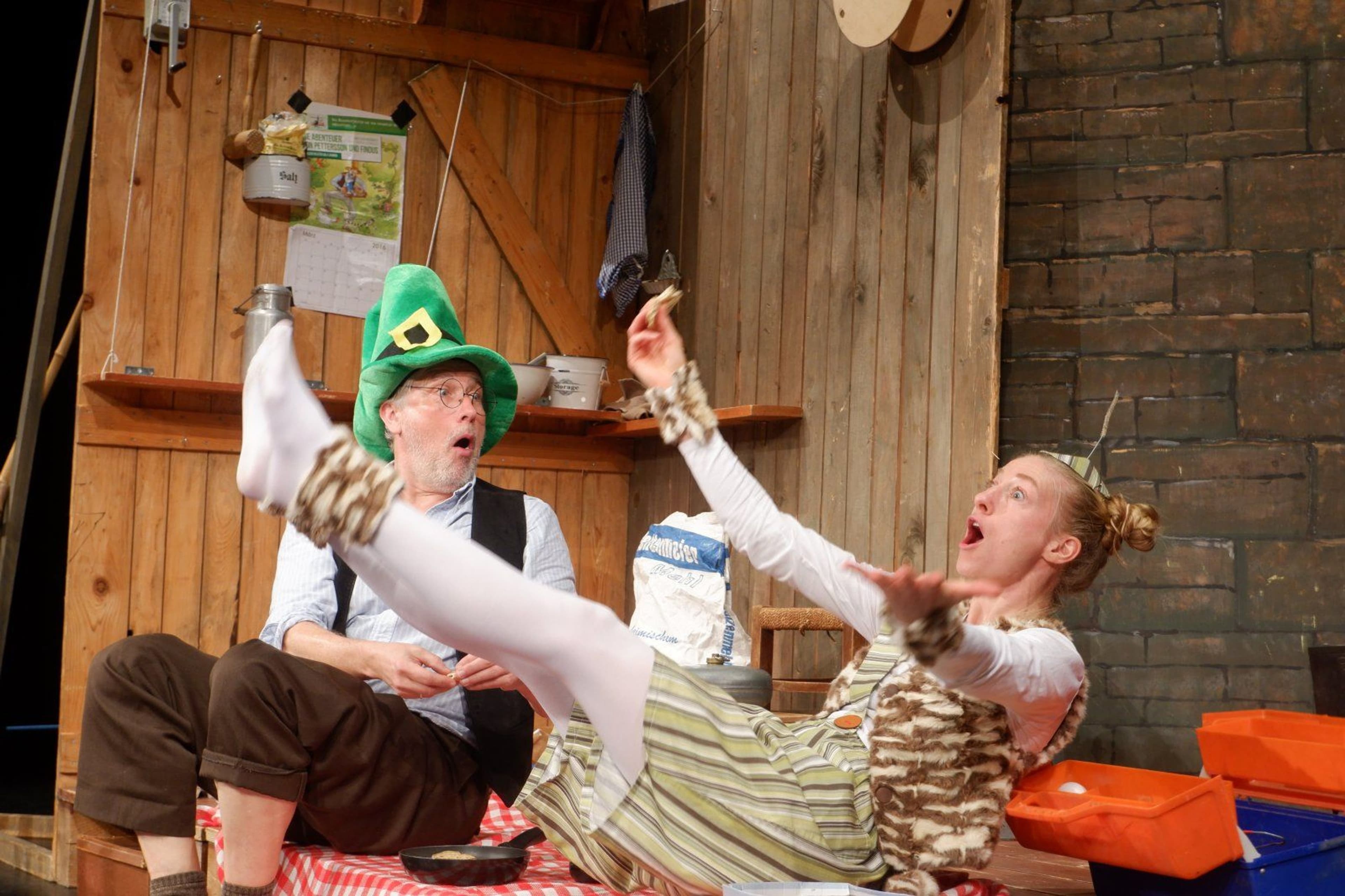 Spielszene aus "Pettersson und Findus" eröffnet die Kinderkultur-Reihe im F23 Freudenstadt. Spielszene aus "Pettersson und Findus" eröffnet die Kinderkultur-Reihe im F23 Freudenstadt.