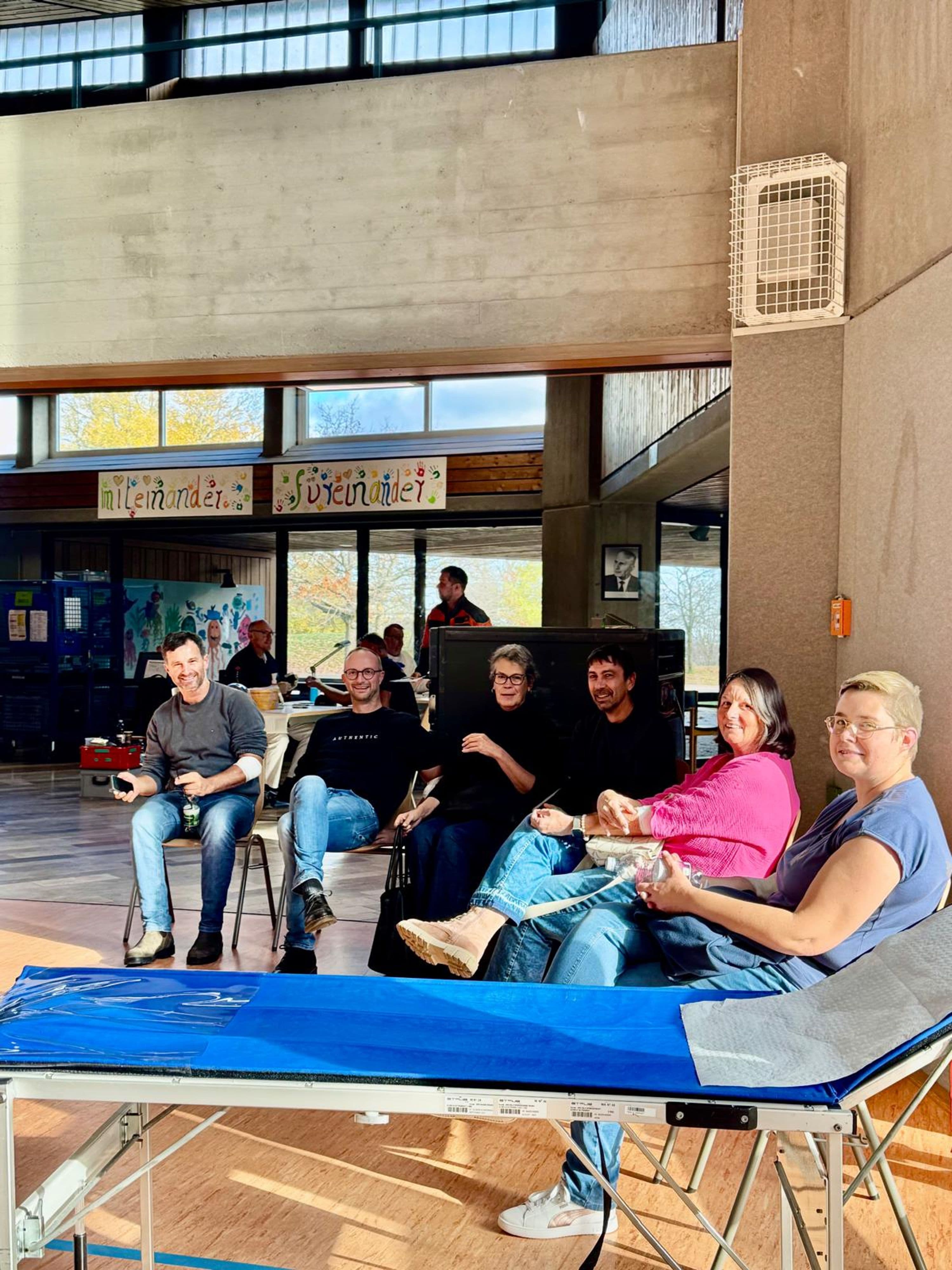 Mitarbeitende der Stadt Freudenstadt nach erfolgreicher Blutspende für das DRK.