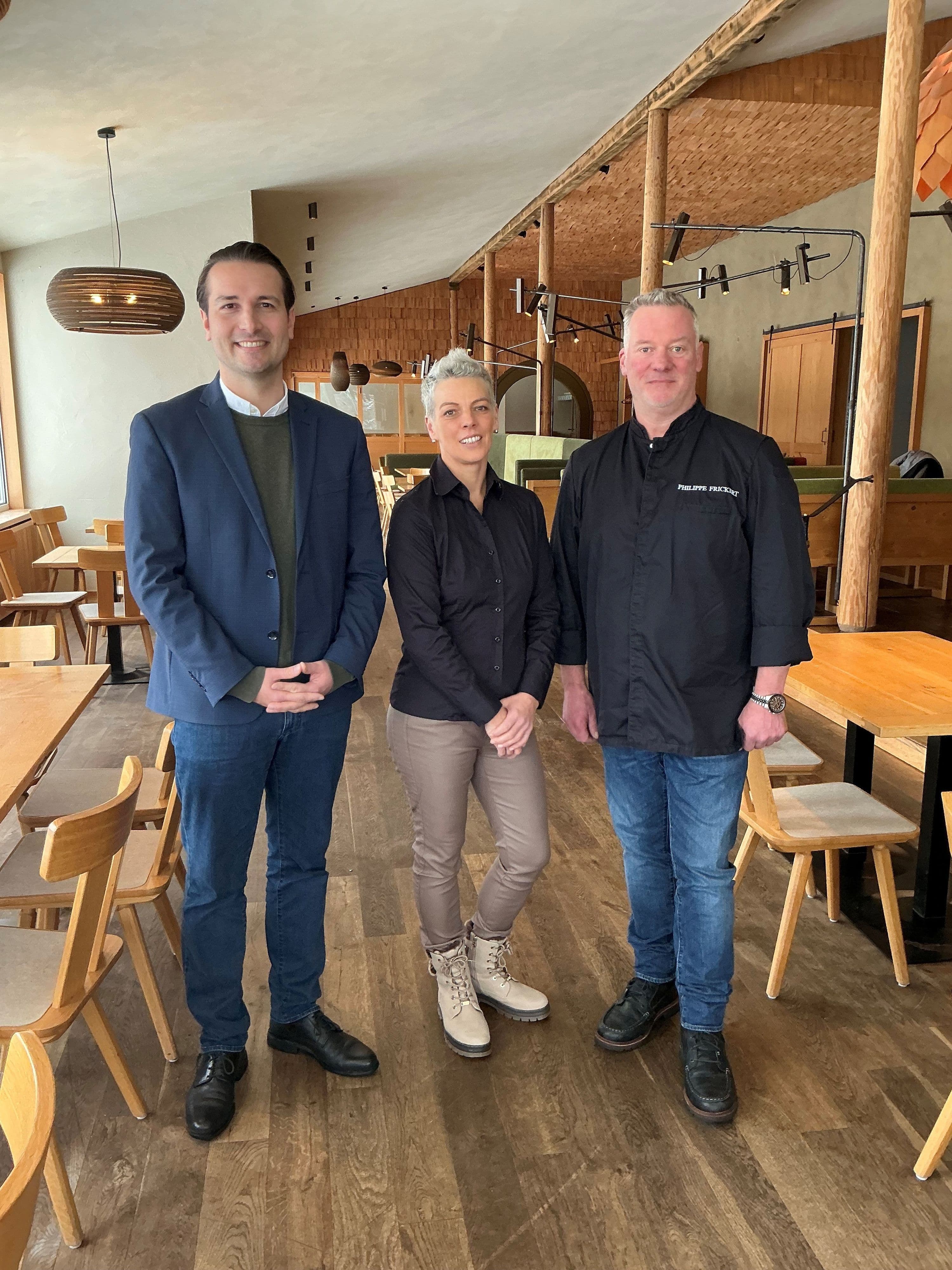 Oberbürgermeister Sonder, Alexandra Andres und Philippe Frickert in der Kienberg-Gaststätte.