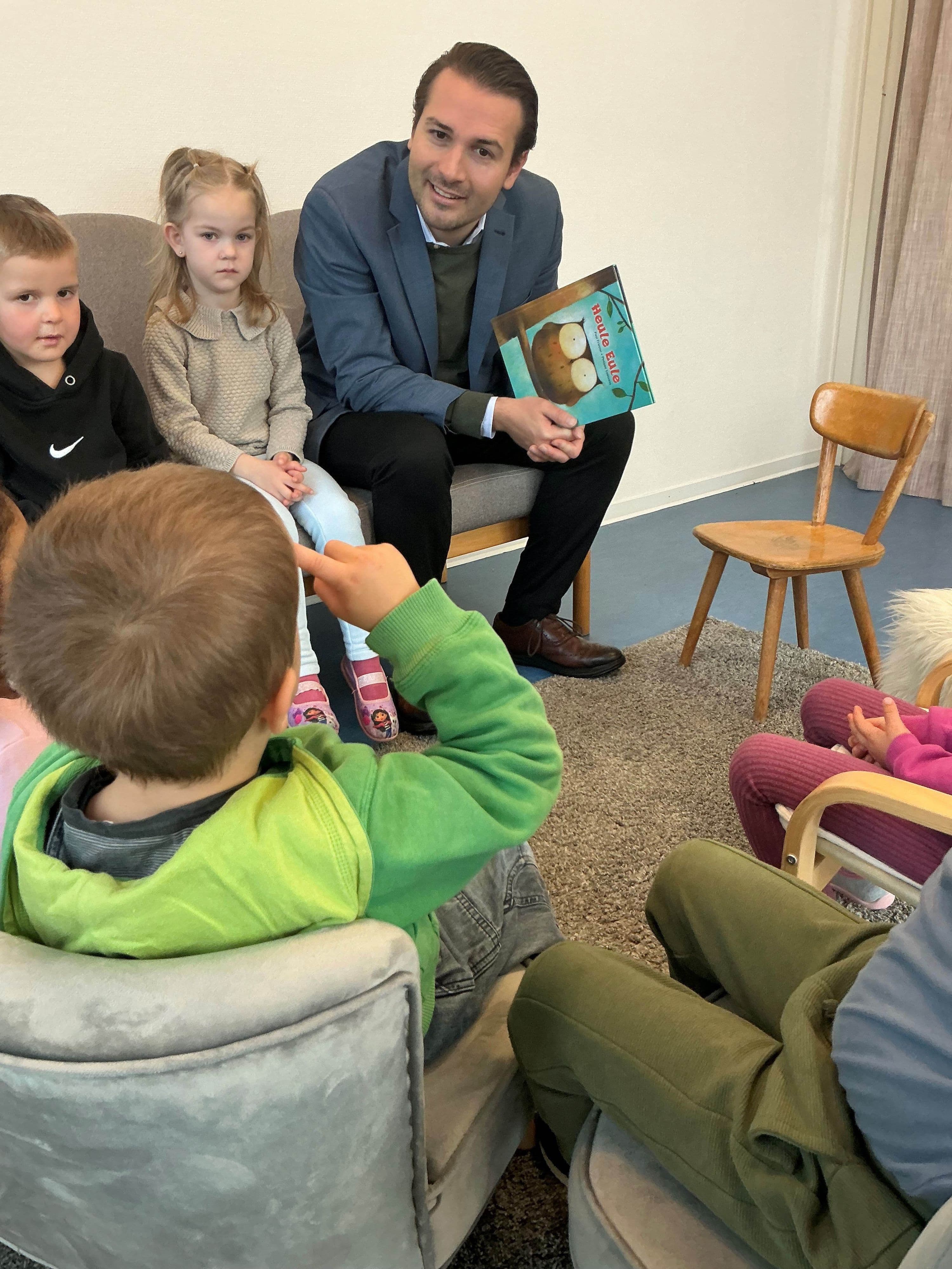 Oberbürgermeister liest im Kindergarten vor | Symbolbild