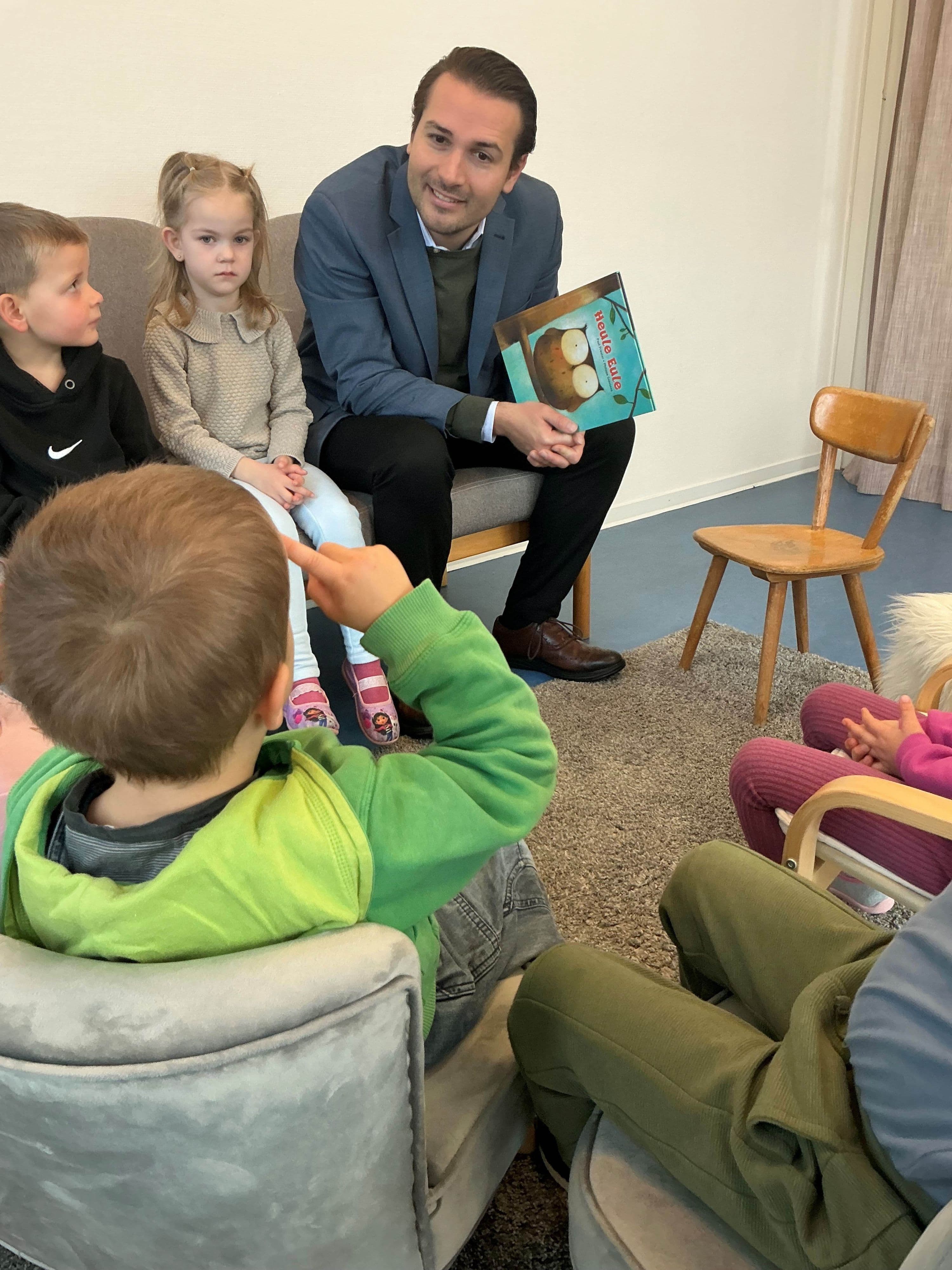 Oberbürgermeister liest im Kindergarten vor | Symbolbild