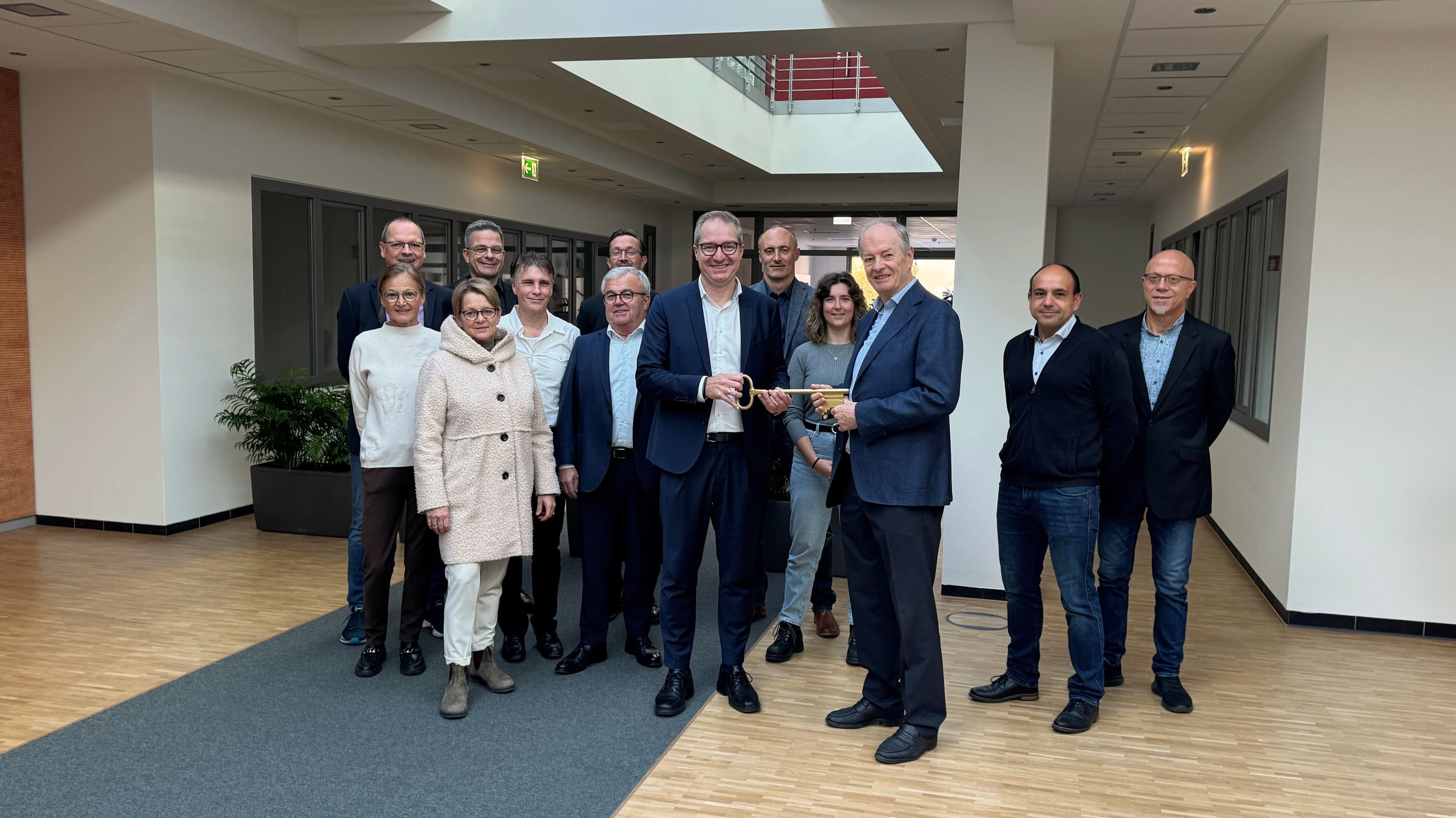 Neugestaltete Rathausfassade mit Neumarkter Motiven, umgesetzt von Johanna Kerschensteiner.