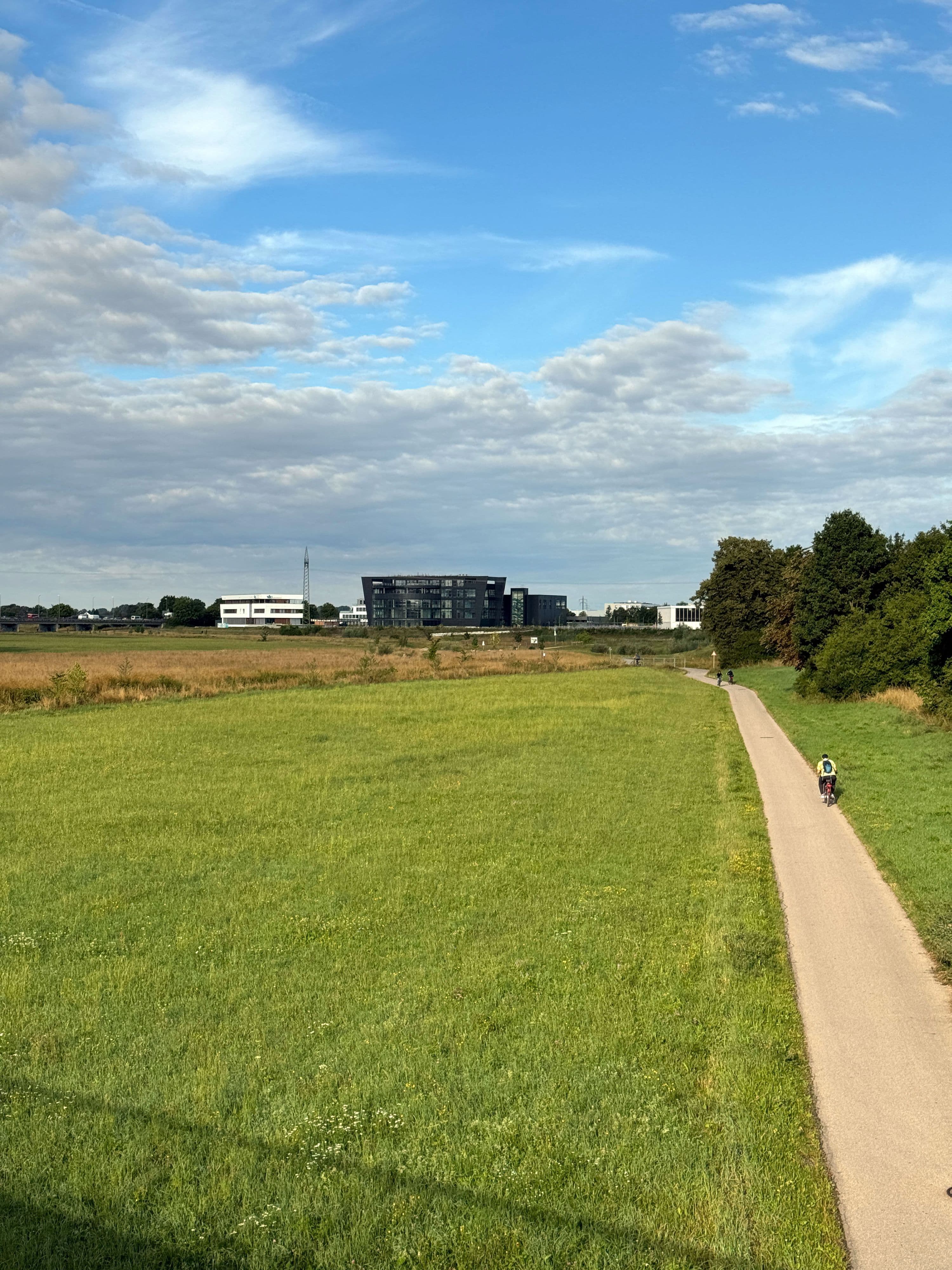 Harald Elsperger und Armin Bart kaufen Endor-Gebäude als neuen Technologie- und Innovationsstandort.