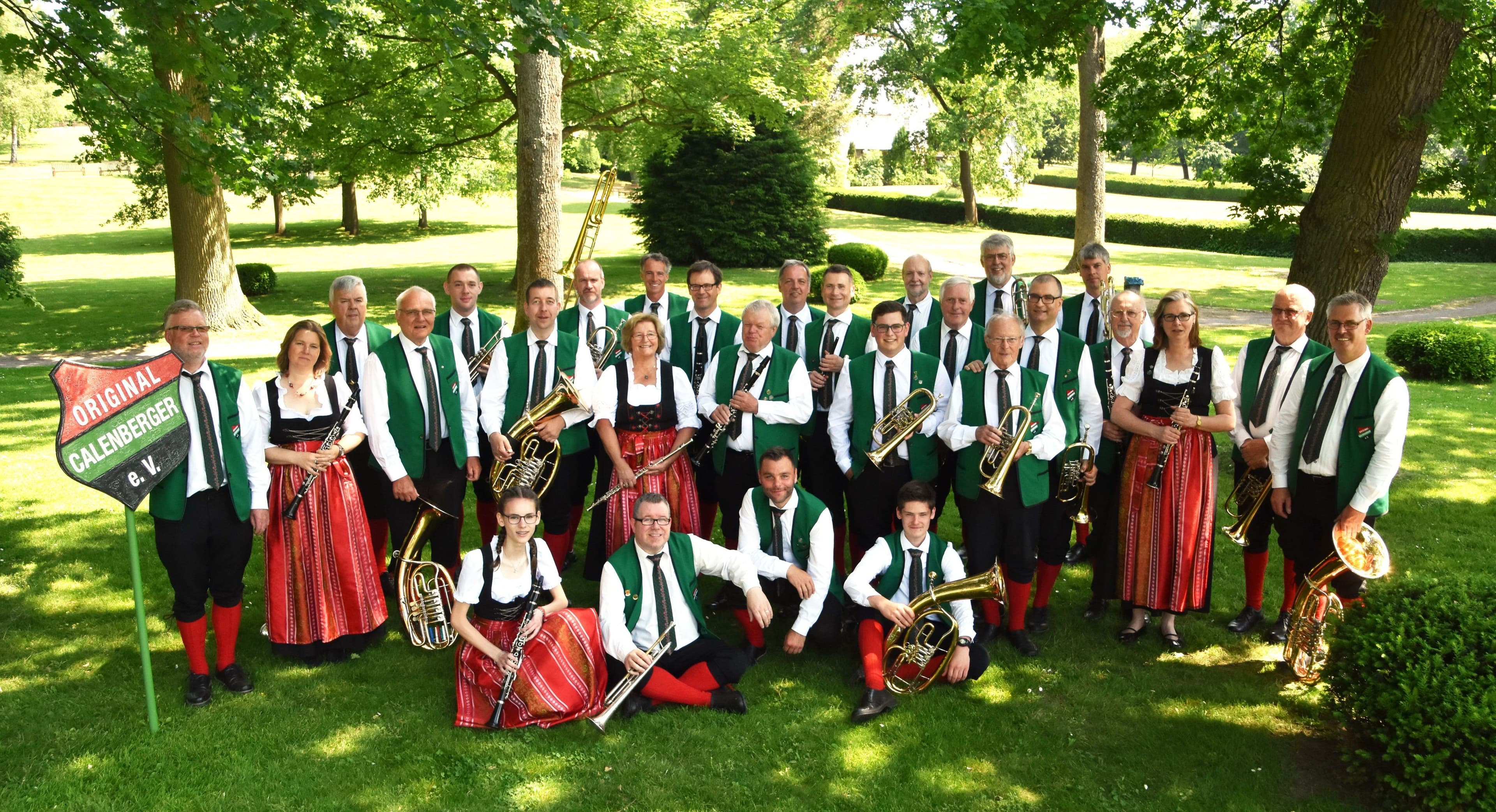 Das Blasorchester "Original Calenberger" tritt beim Sonntagskonzert in Bad MĂĽnder auf. Das Blasorchester "Original Calenberger" tritt beim Sonntagskonzert in Bad MĂĽnder auf.