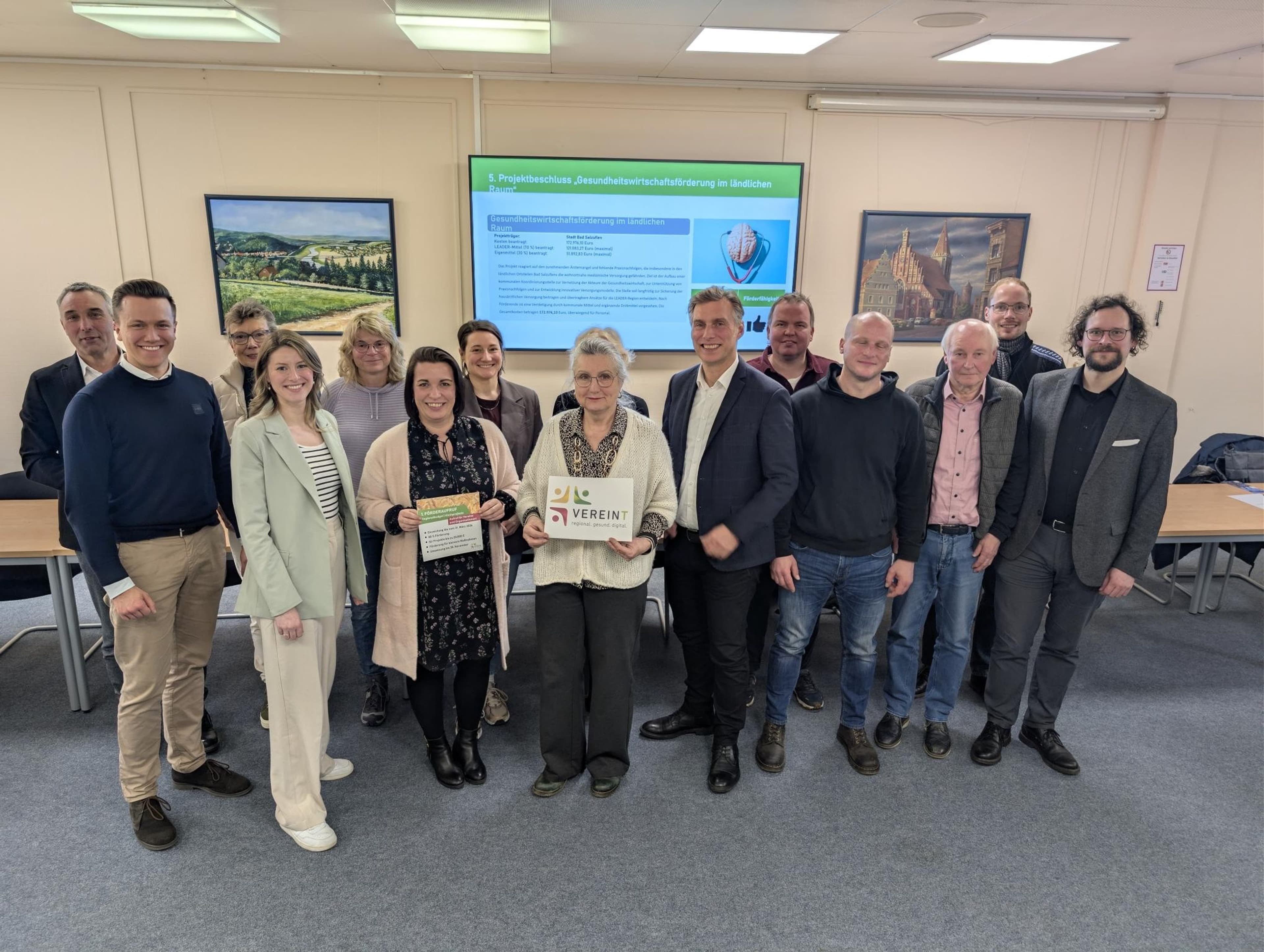 Die Lokale Aktionsgruppe des Leader-Förderprojektes bei der Sitzung im Rathaus Vlotho. Die Lokale Aktionsgruppe des Leader-Förderprojektes bei der Sitzung im Rathaus Vlotho.