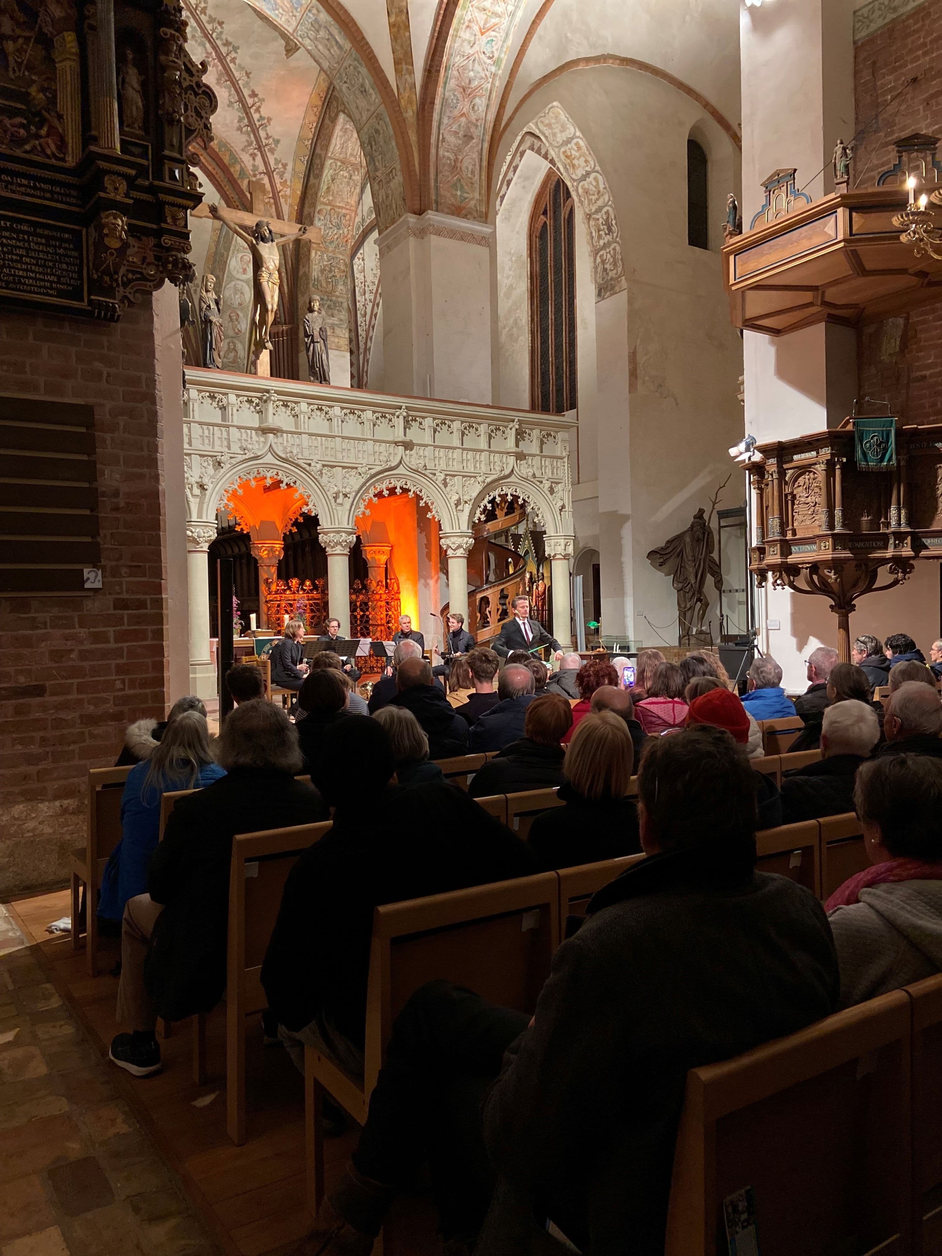 Musikalische Lesung zum Kriegsende im St. Petri Dom | Symbolbild