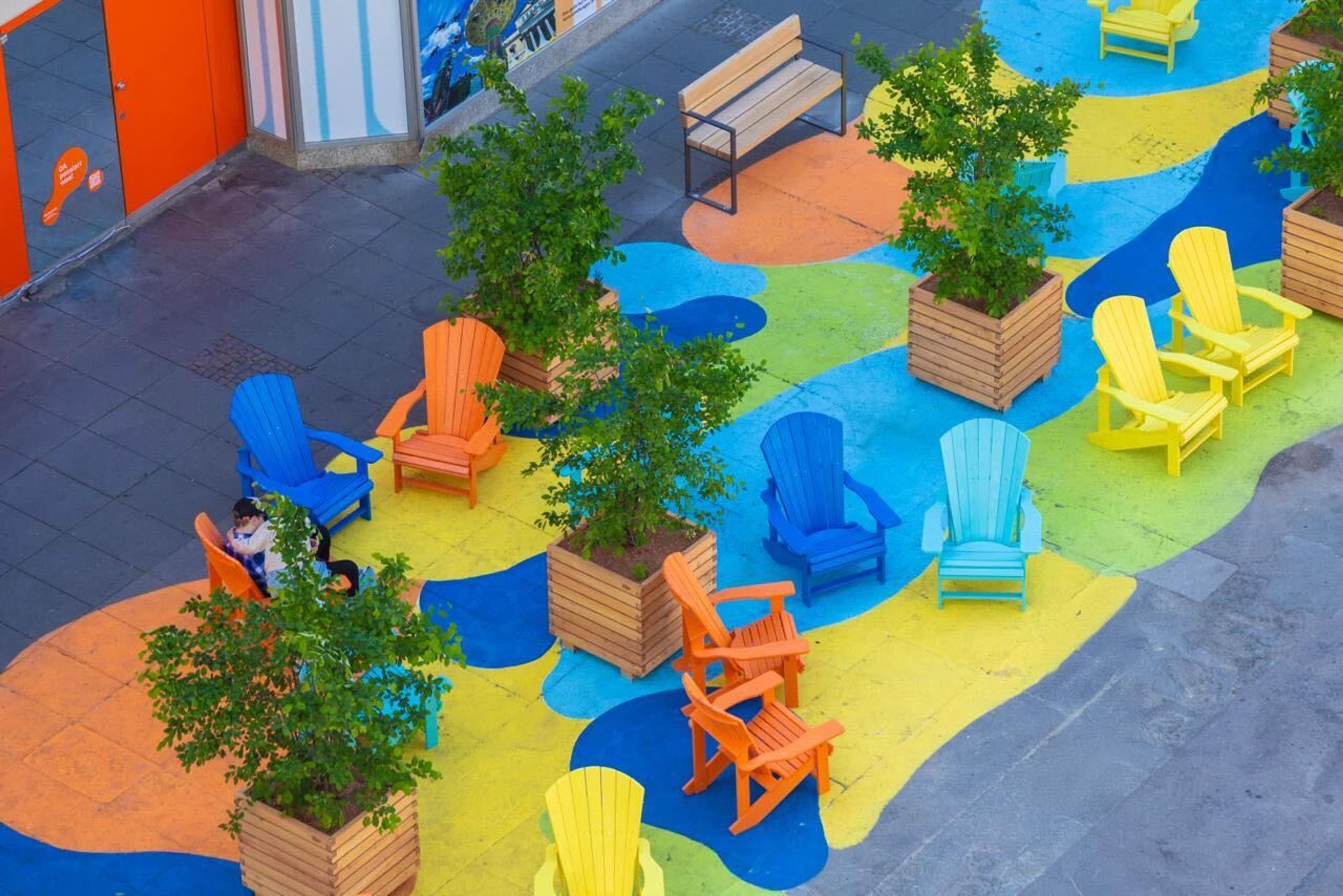 Bunter Treffpunkt auf dem Ernst-Ludwigs-Platz eröffnet | Symbolbild