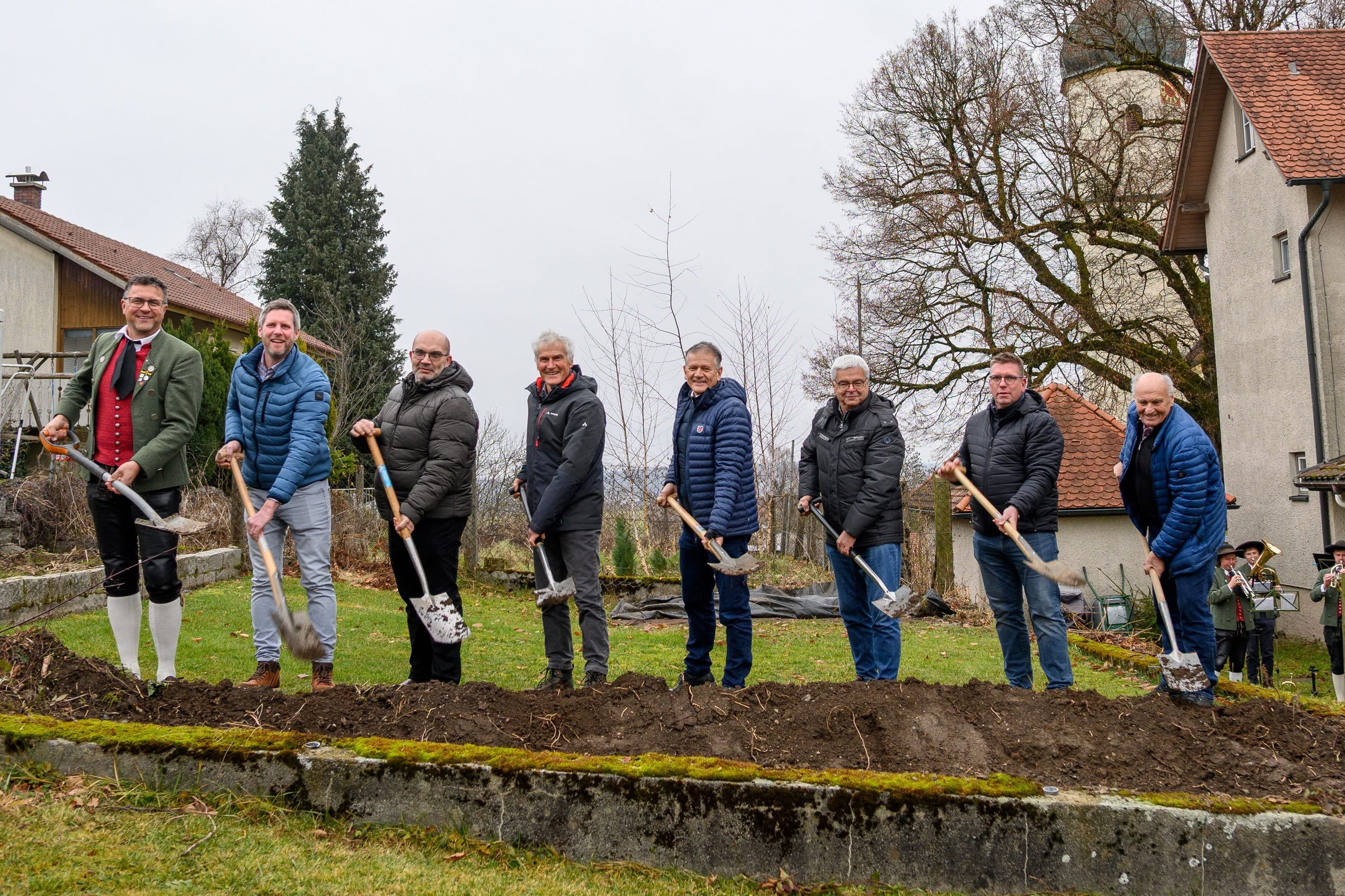 Spatenstich für das neue Multifunktionsgebäude in Heggelbach markiert den Baubeginn.