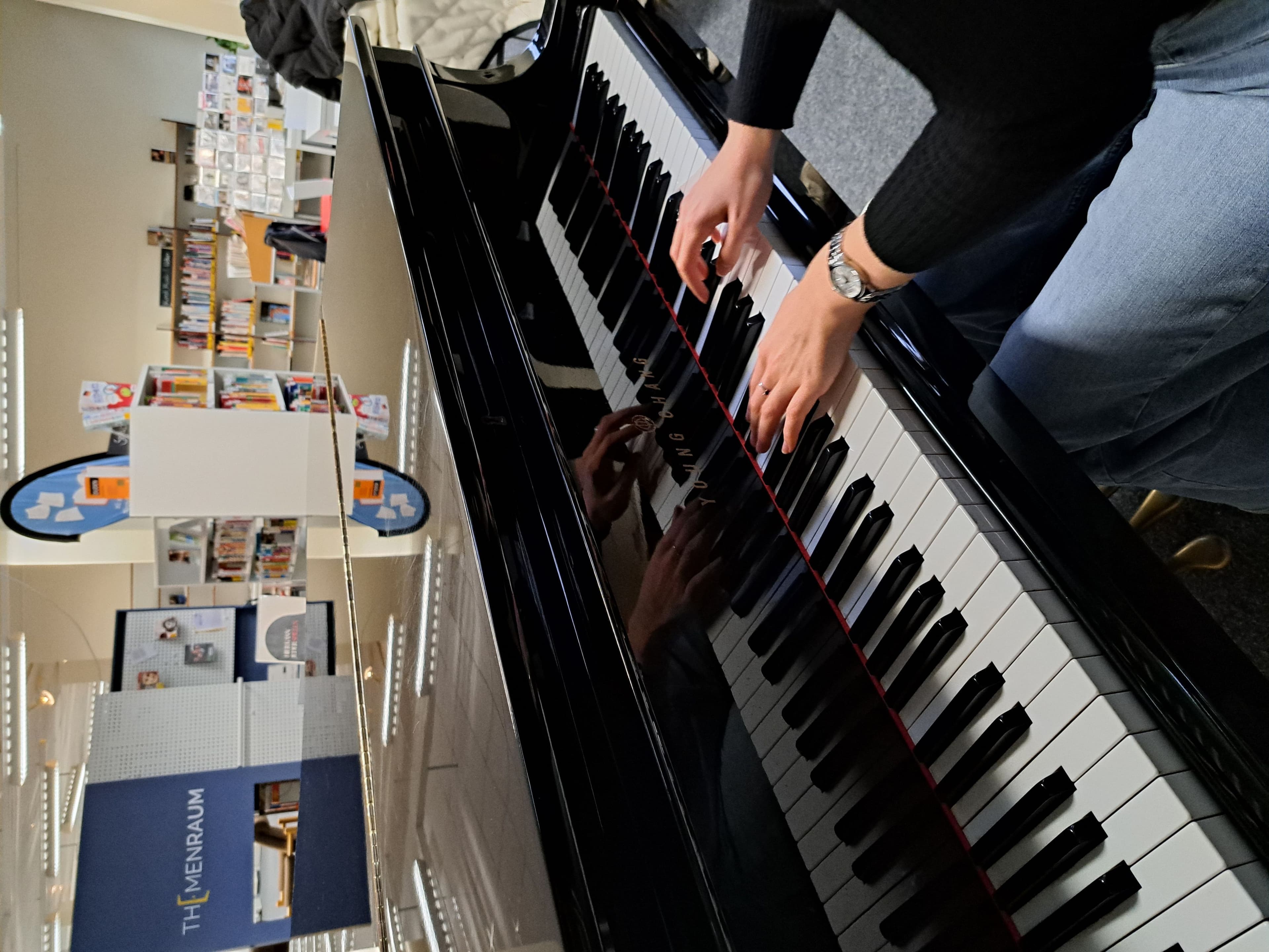 Der neue Flügel der Stadtbücherei Schleswig steht Besucherinnen und Besuchern zur Nutzung offen.