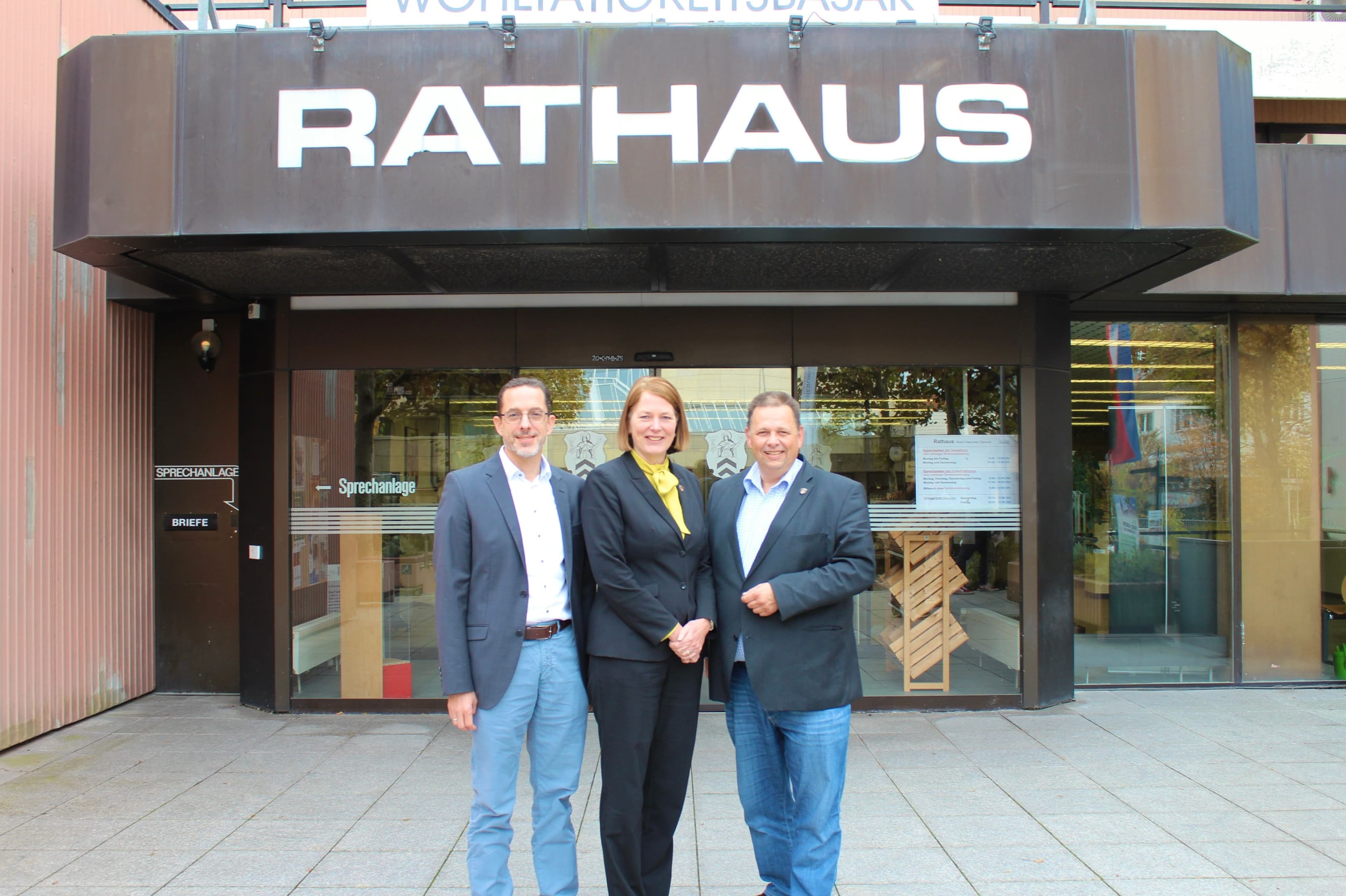 Präsentation des Haushaltssicherungskonzepts Oberursel 2026 durch die Stadtspitze.