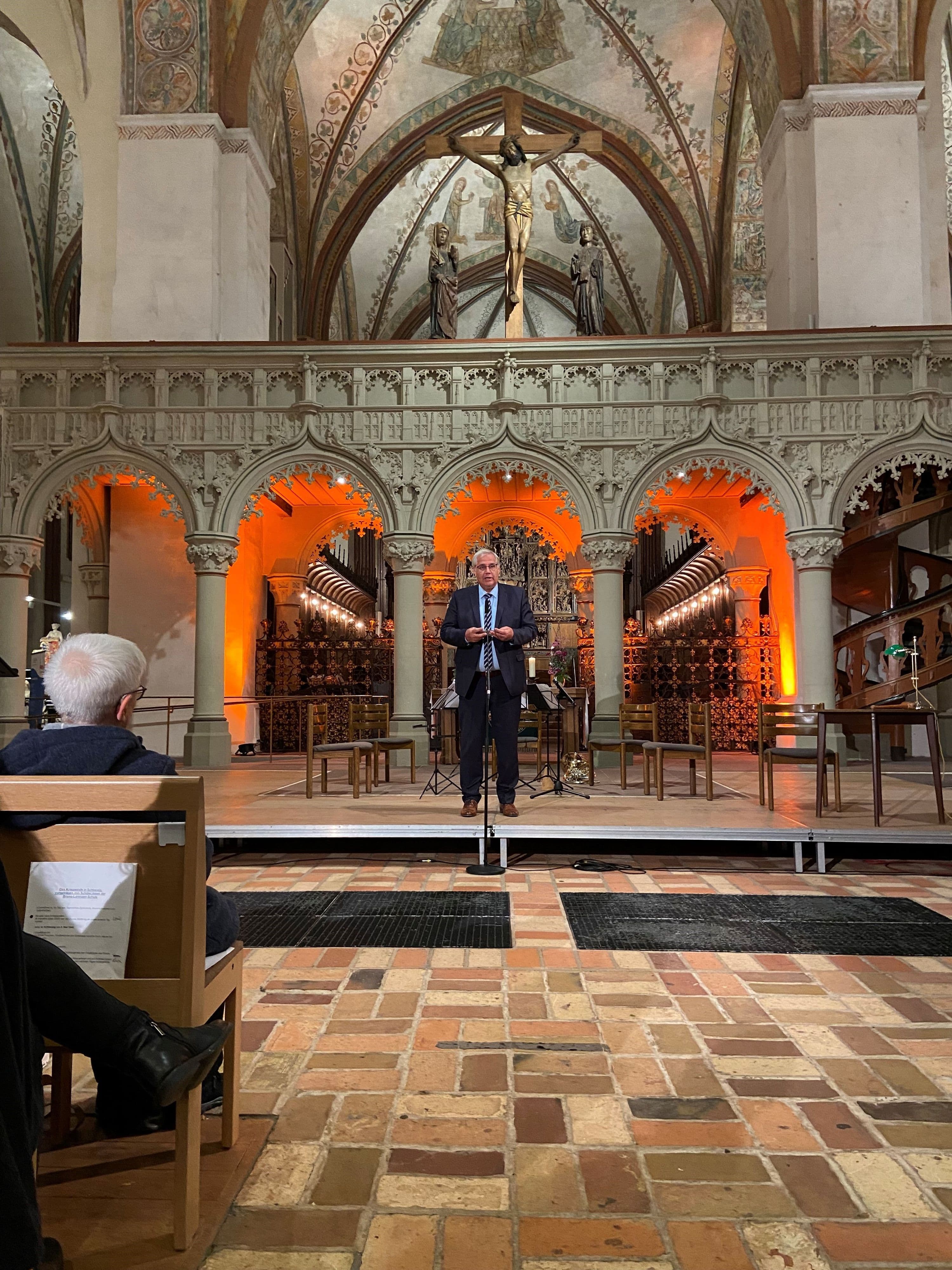 Musikalische Lesung zum Kriegsende im St. Petri Dom | Symbolbild