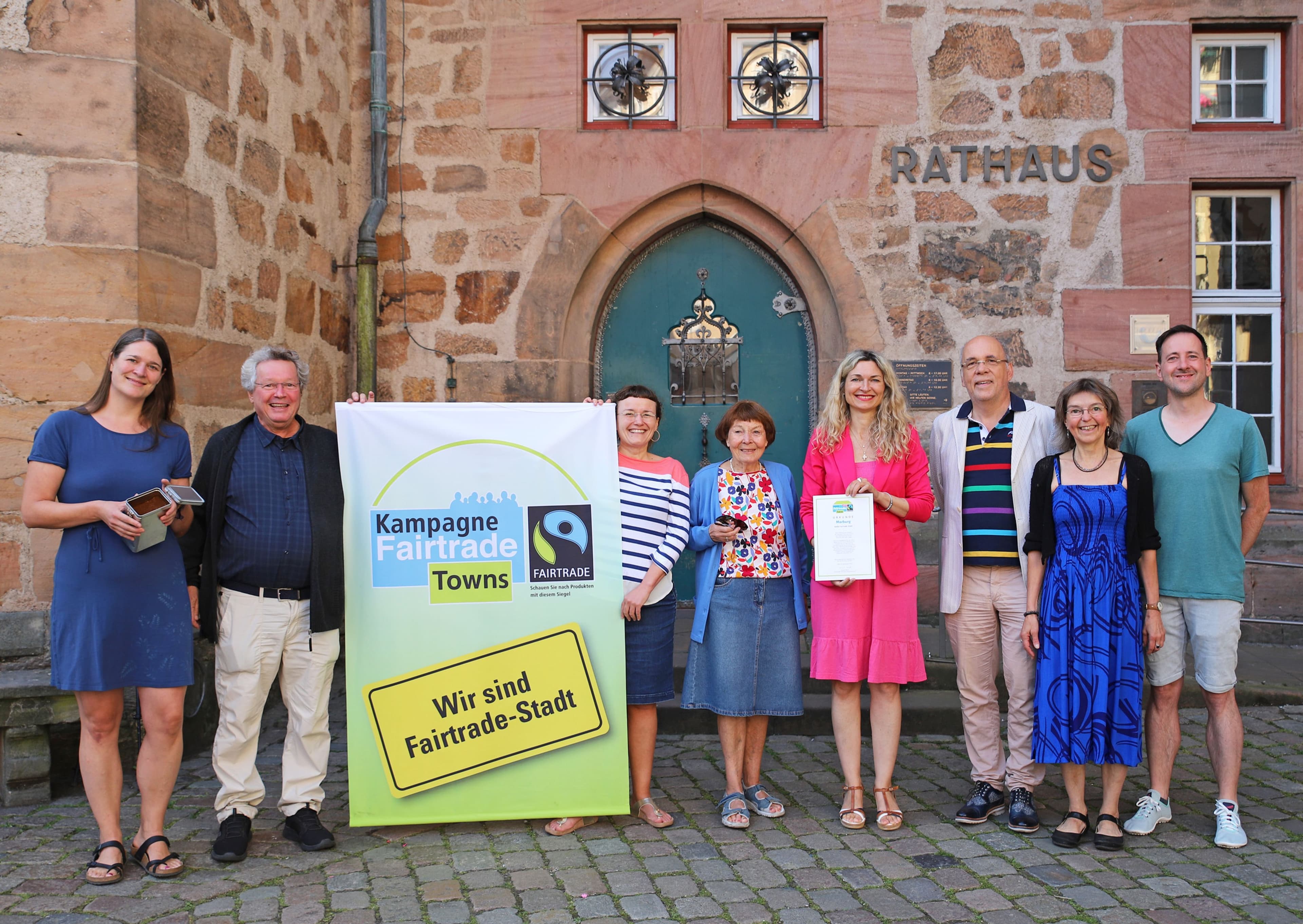 Steuerungsgruppe bei der Verlängerung des Titels 'Fairtrade-Stadt' für Marburg.