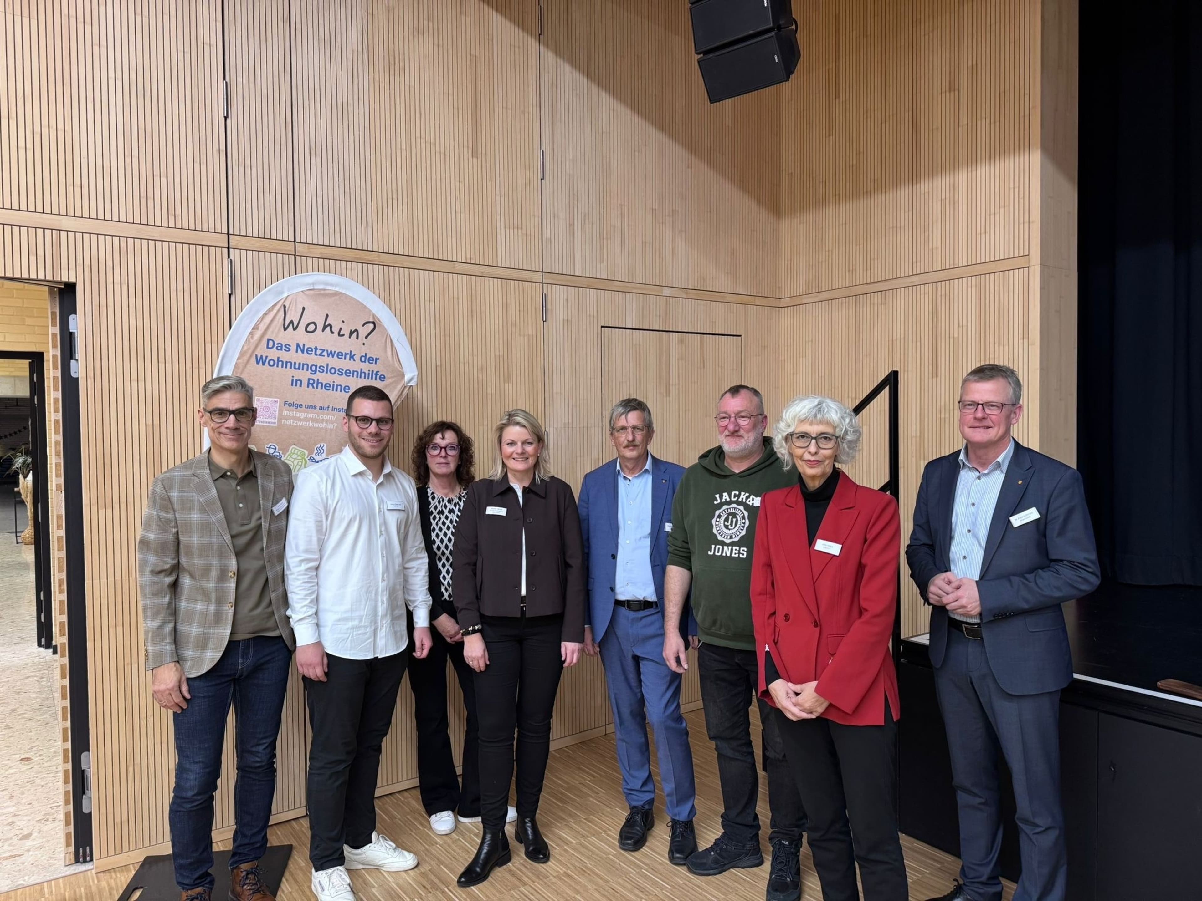 Vertreter:innen des Netzwerks und Expertin Jutta Henke bei der Fachtagung zum 30-jährigen Jubiläum des Treff 100.