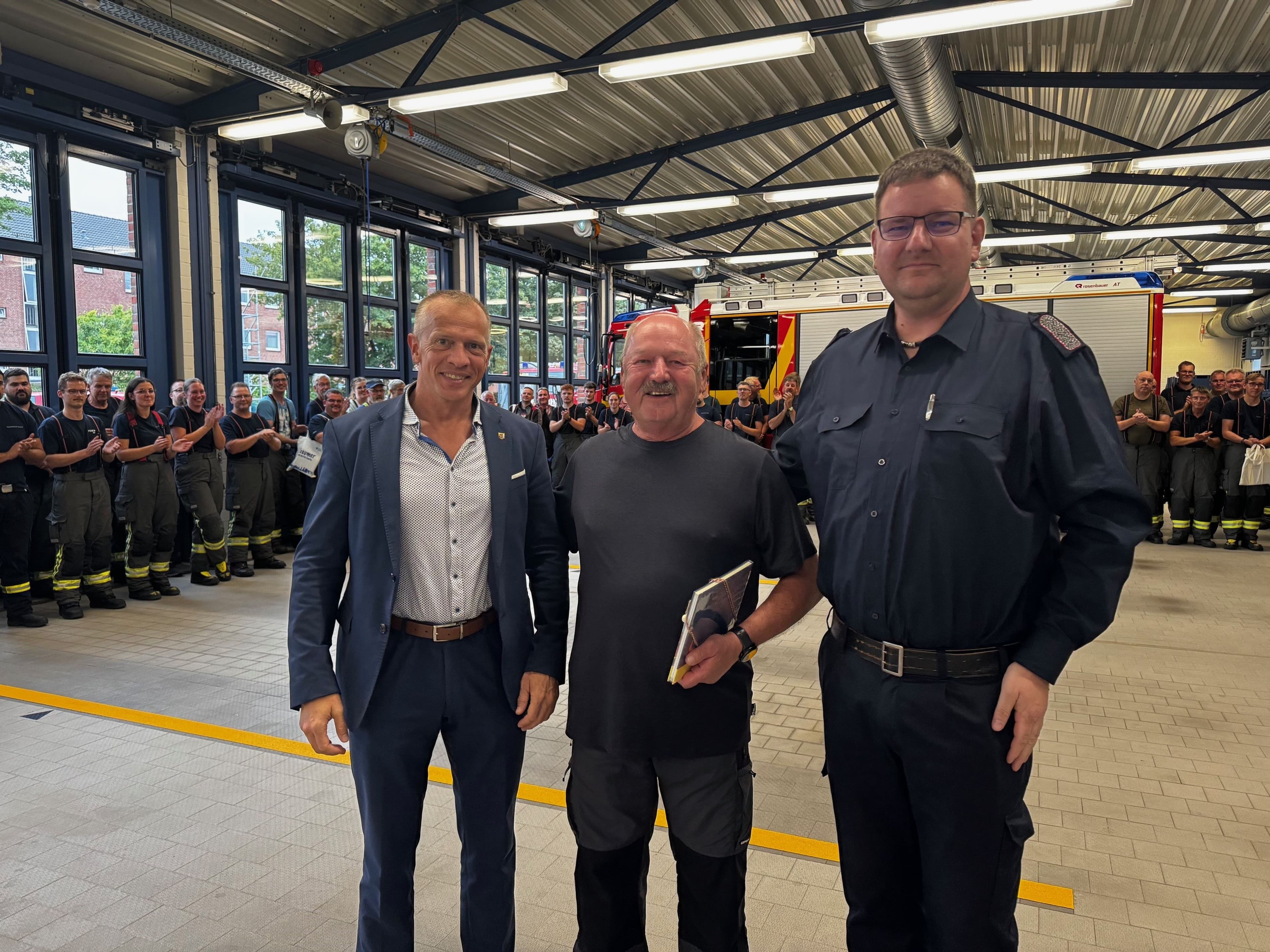 Fritz Notz radelt von Memmingen nach Husum für Spenden zur Unterstützung der Jugendfeuerwehren.