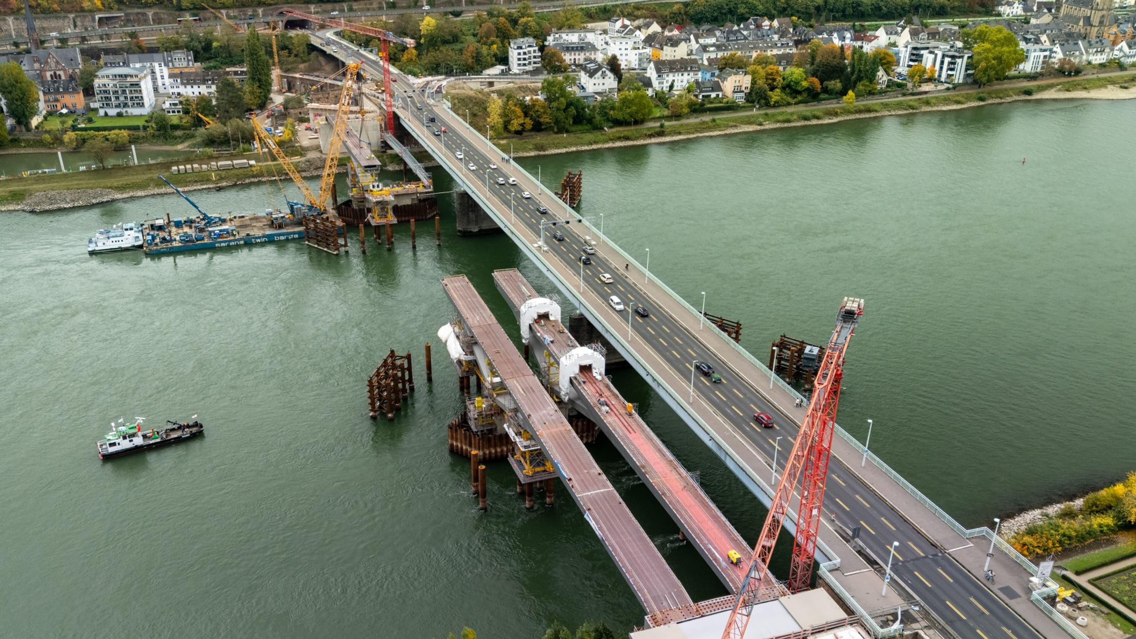 Pfaffendorfer Brücke: Stahlkoloss wächst über dem Rhein | Symbolbild