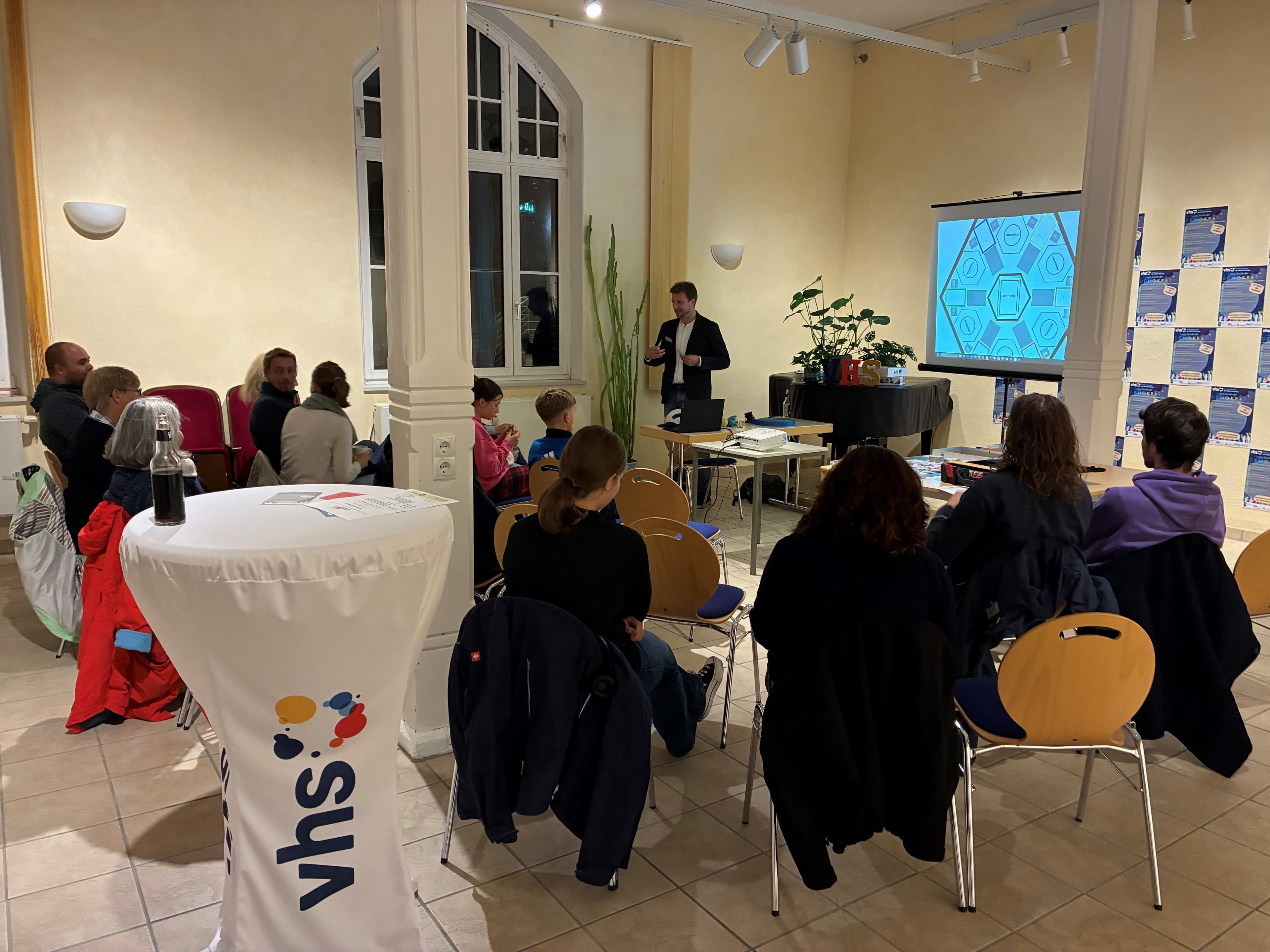 Volkshochschule Schleswig begeistert mit interaktiver Nacht | Symbolbild