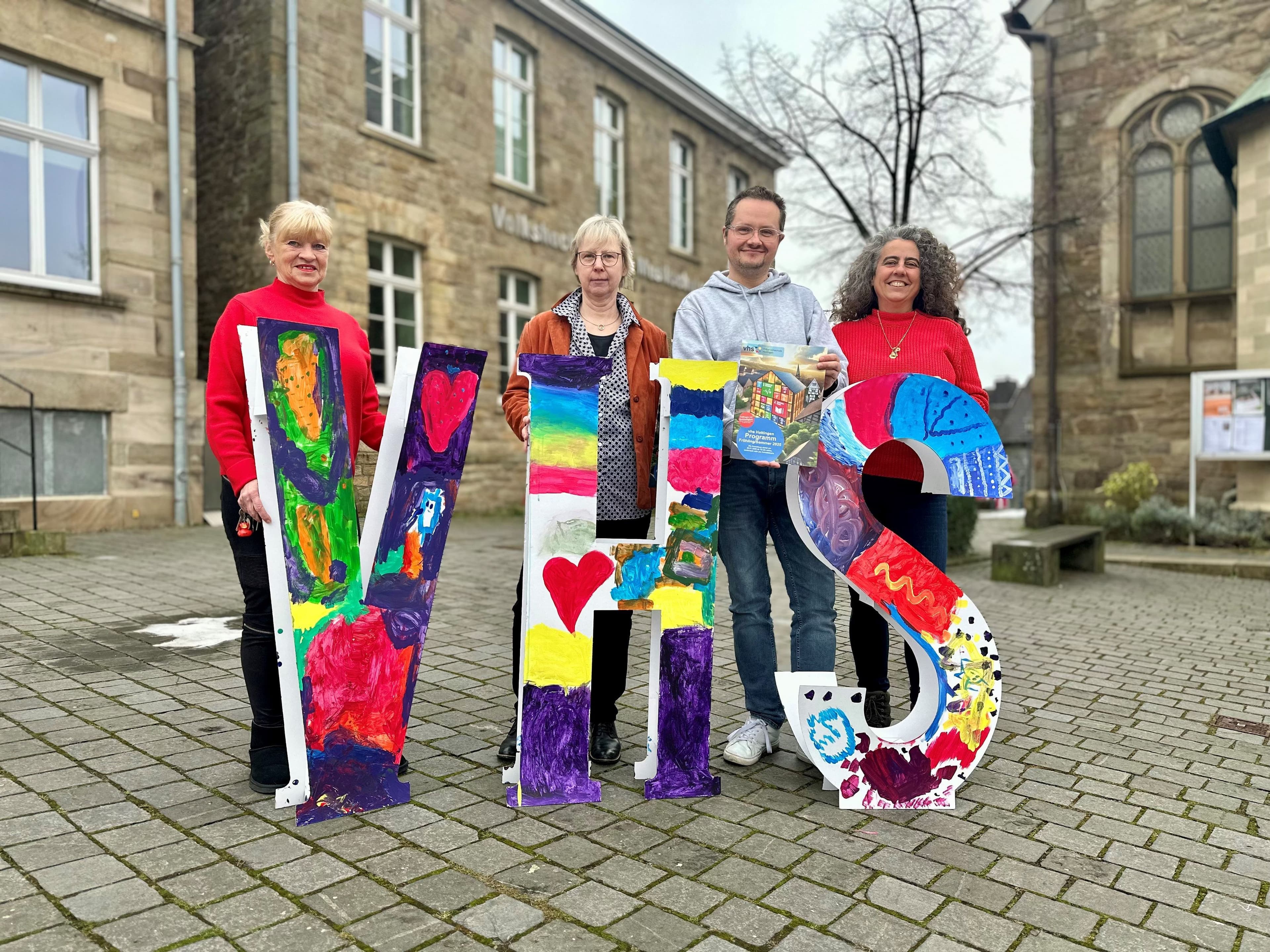 Die Volkshochschule Hattingen präsentiert ihr neues, abwechslungsreiches Semesterangebot, das von Fitnesswandern bis zu Workshops über Künstliche Intelligenz reicht.