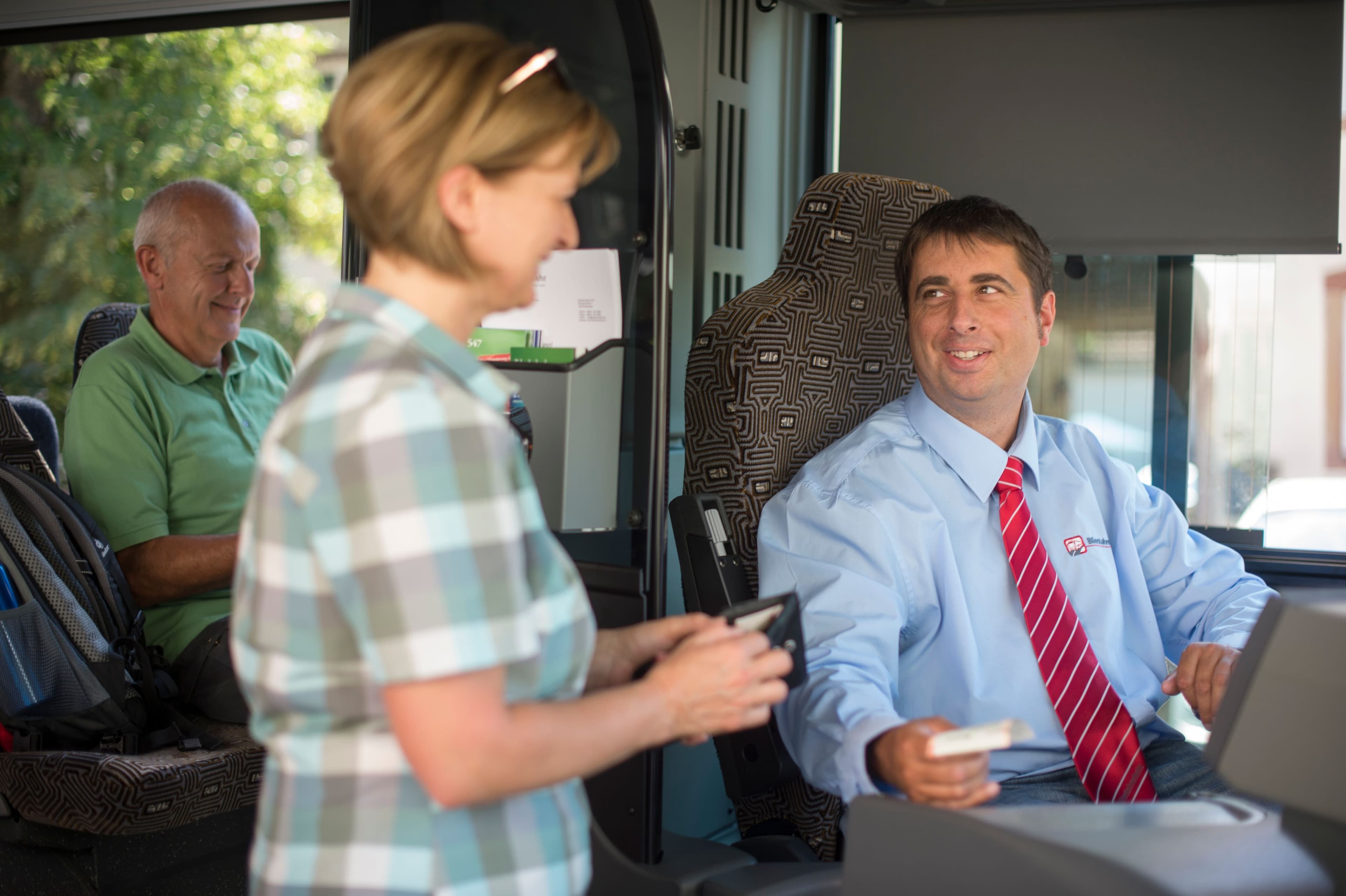 Anreise zum Biosphärenfest 2025: Viele Gäste fahren entspannt mit dem Bus zum Fest.