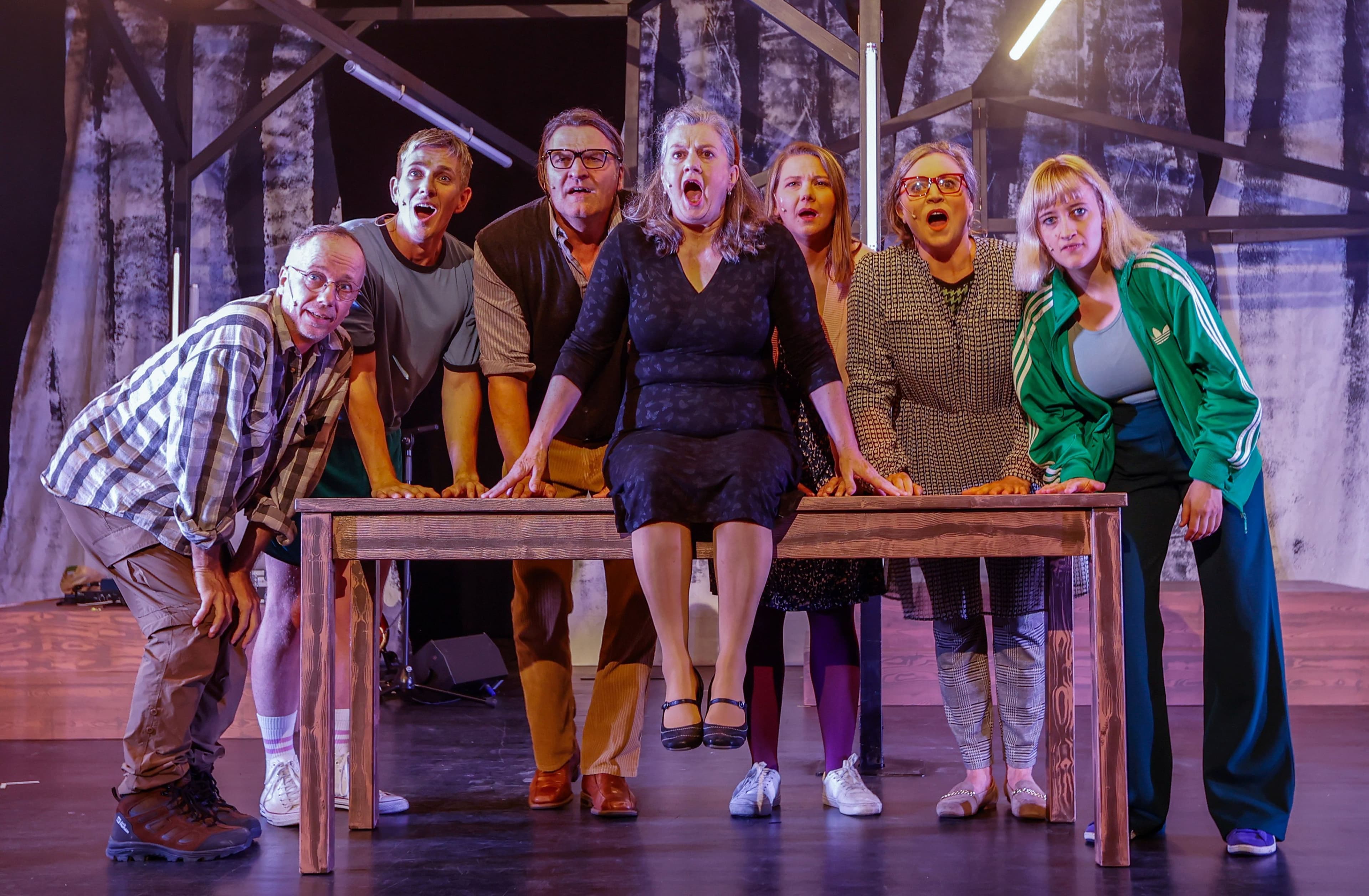 Szene aus dem Theaterstück nach Mariana Lekys Roman, aufgeführt von der Burghofbühne.