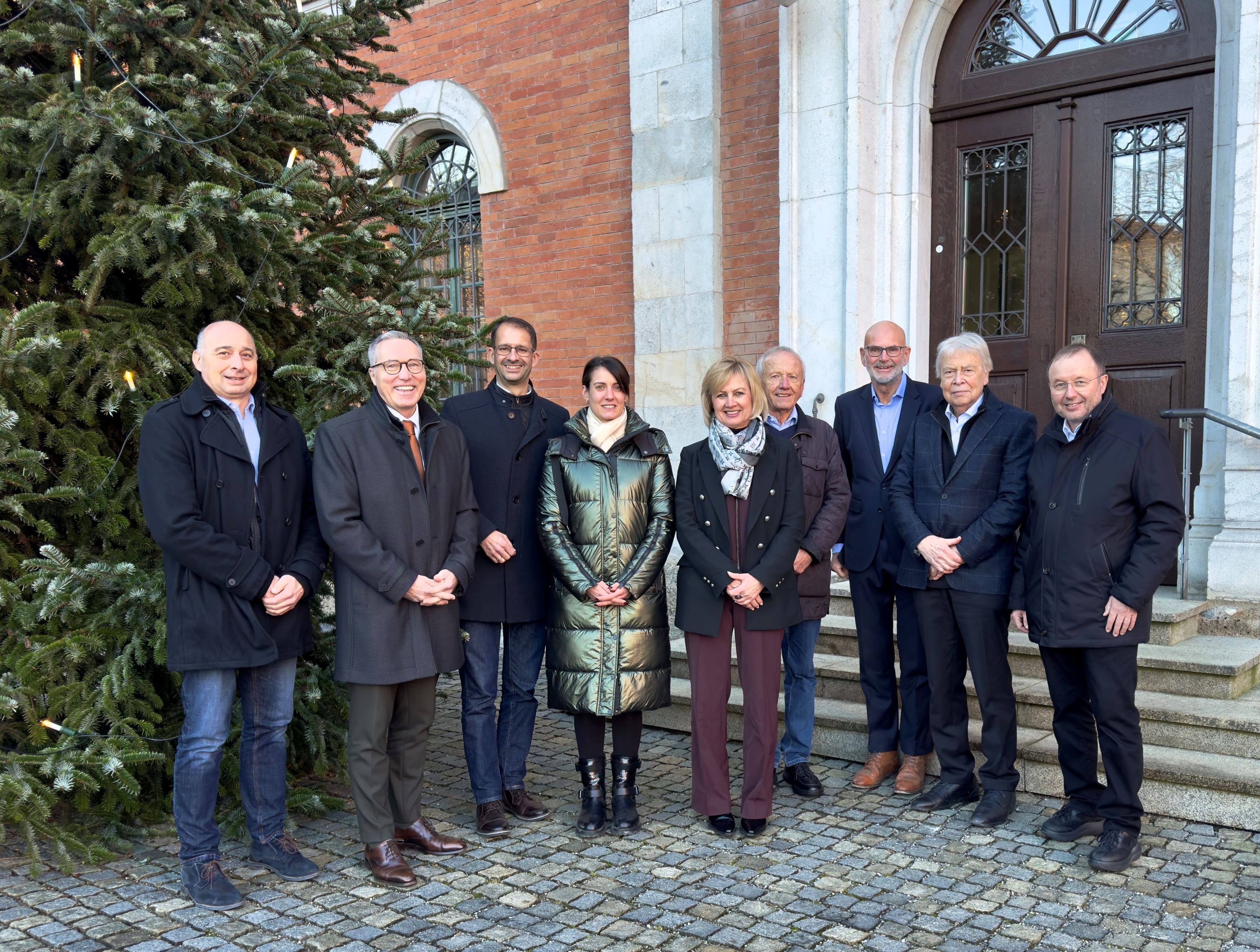 Die an der Weihnachtsaktion beteiligten Akteure des Stiftungsnetzwerks der Stadt Rosenheim.