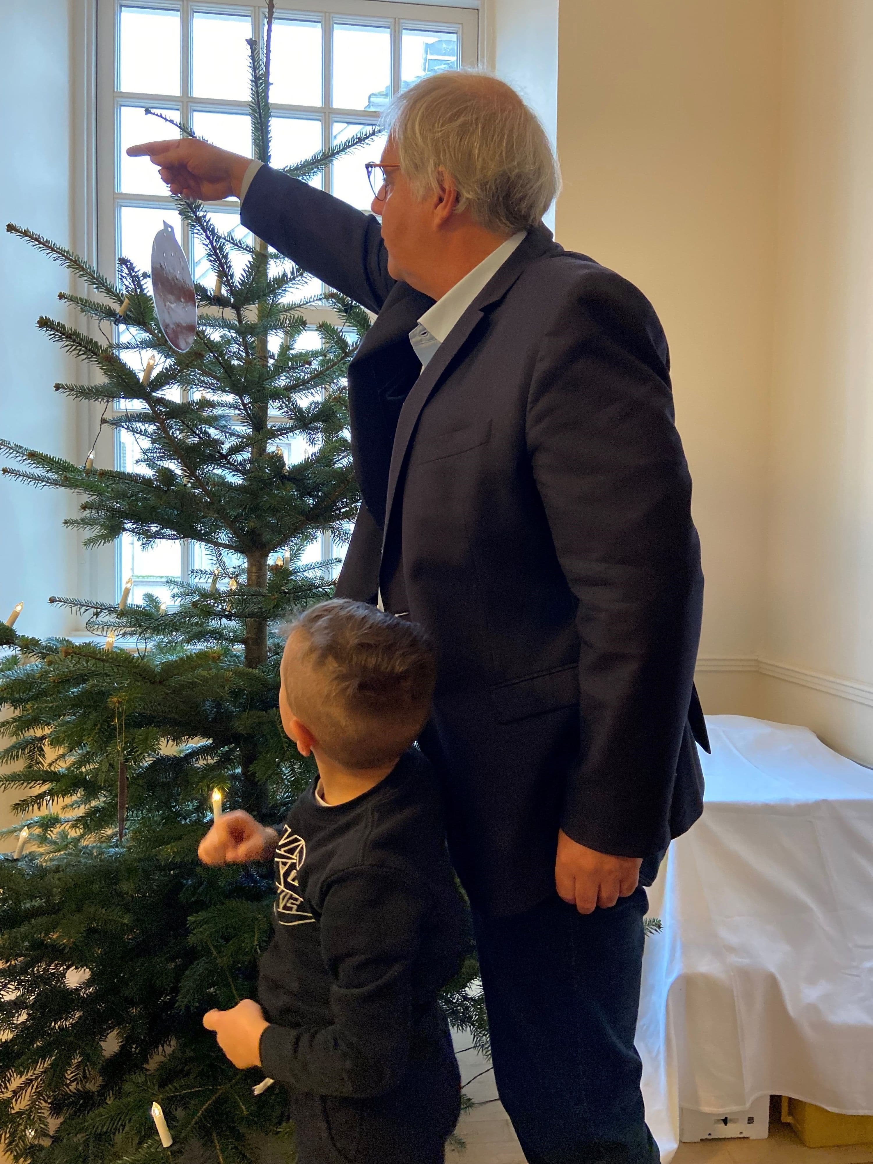 Kinder bringen Adventsstimmung ins Rathaus | Symbolbild