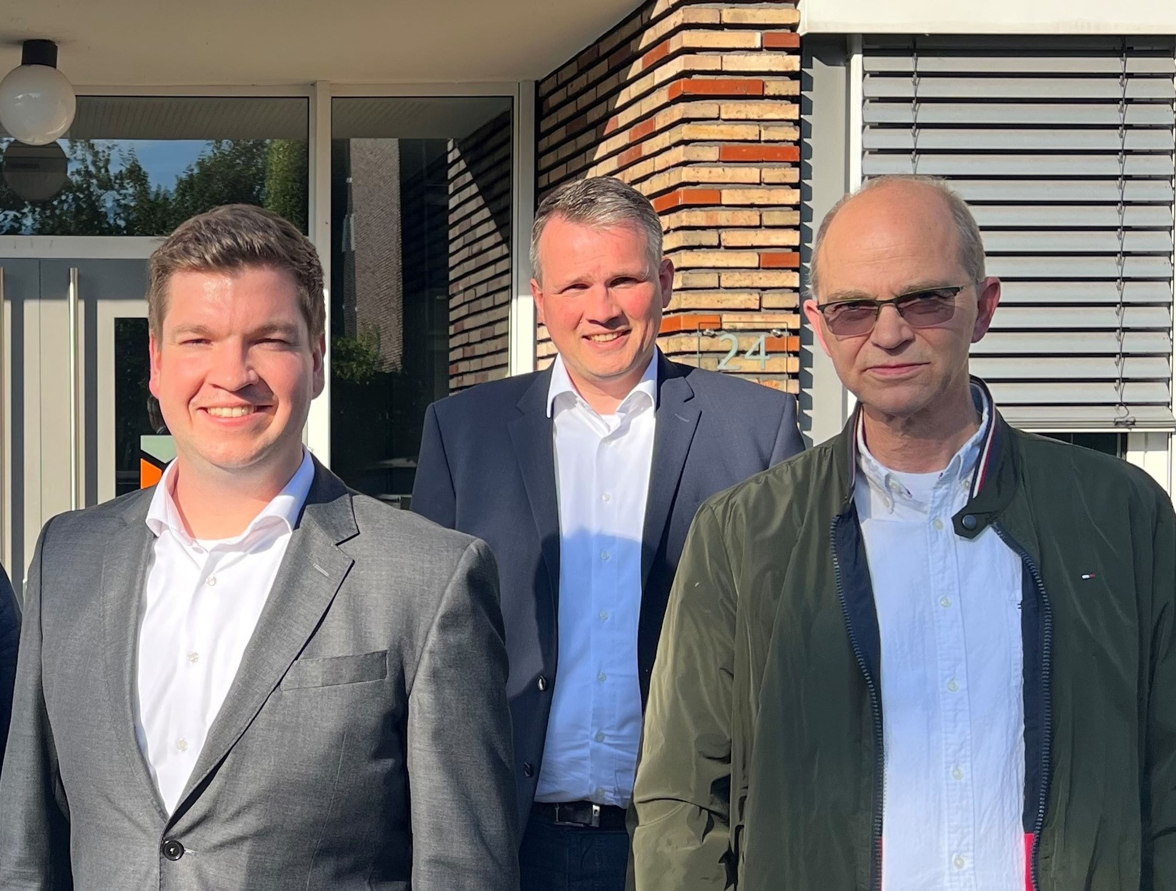 Archivaufnahme zur Übergabe der Geschäftsführung bei WINDOR und DWG durch Josef Hadick.