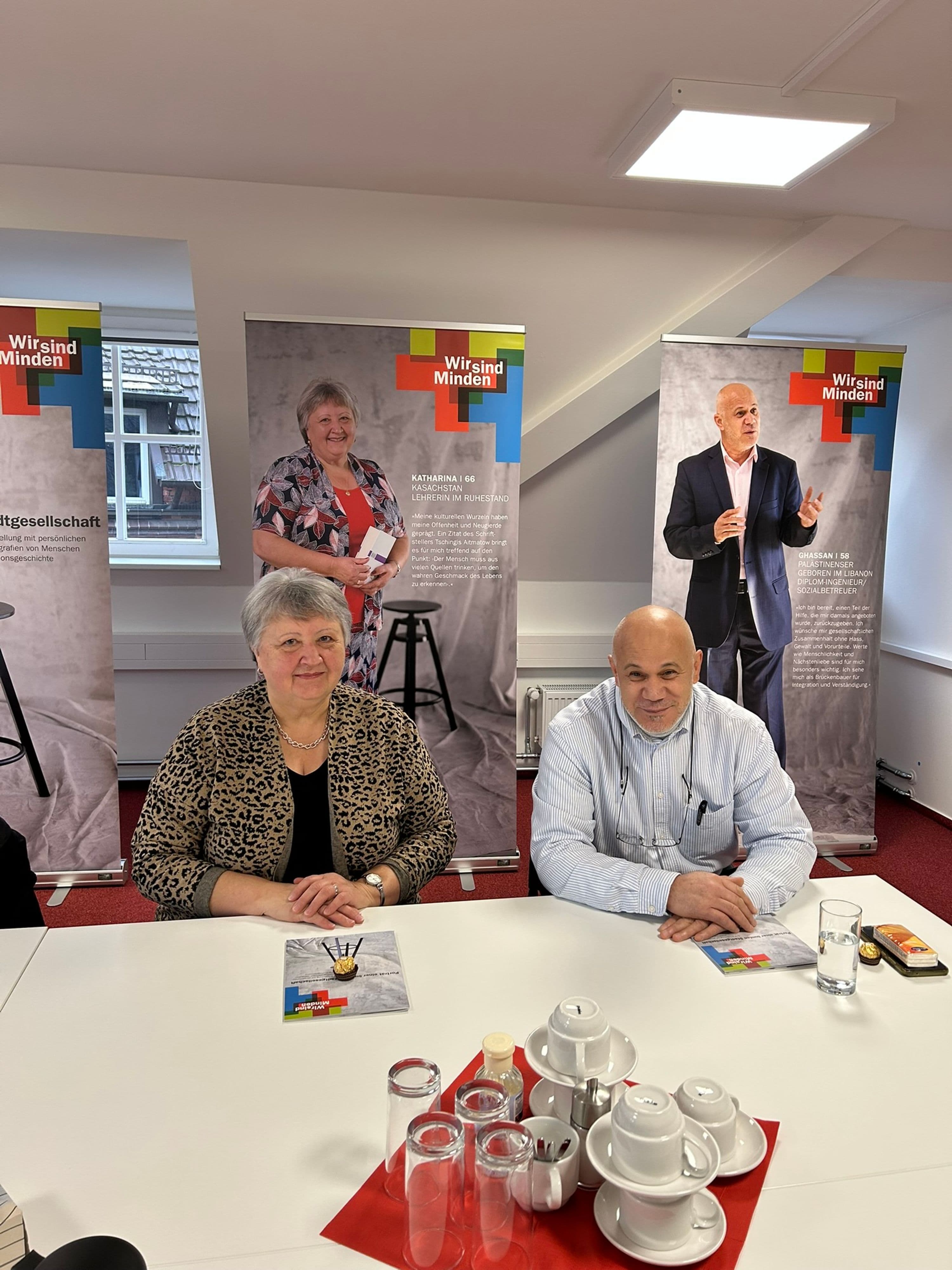 Katharina und Ghassan nehmen an der Ausstellung 'Wir sind Minden – Porträt einer bunten Stadtgesellschaft' teil.