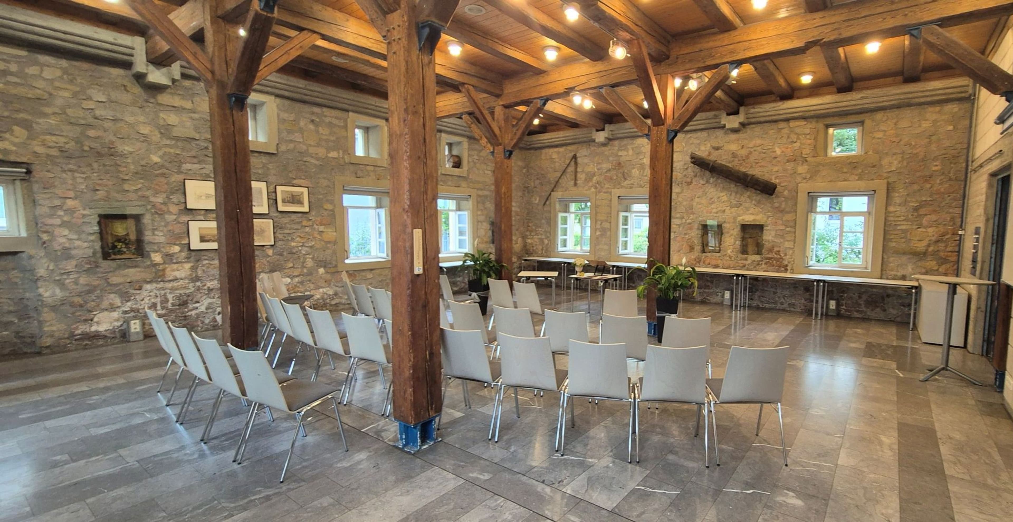 Die Zehntscheuer in Zuffenhausen wurde als neuer Wunschtrauort eröffnet, der eine lange Tradition als Lebensort seit 1569 hat.